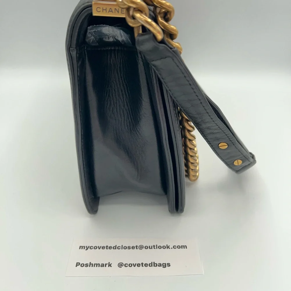 🖤💛Stunning Chanel Boy in large size w/Chanel dust bag and Entrupy COA!🖤